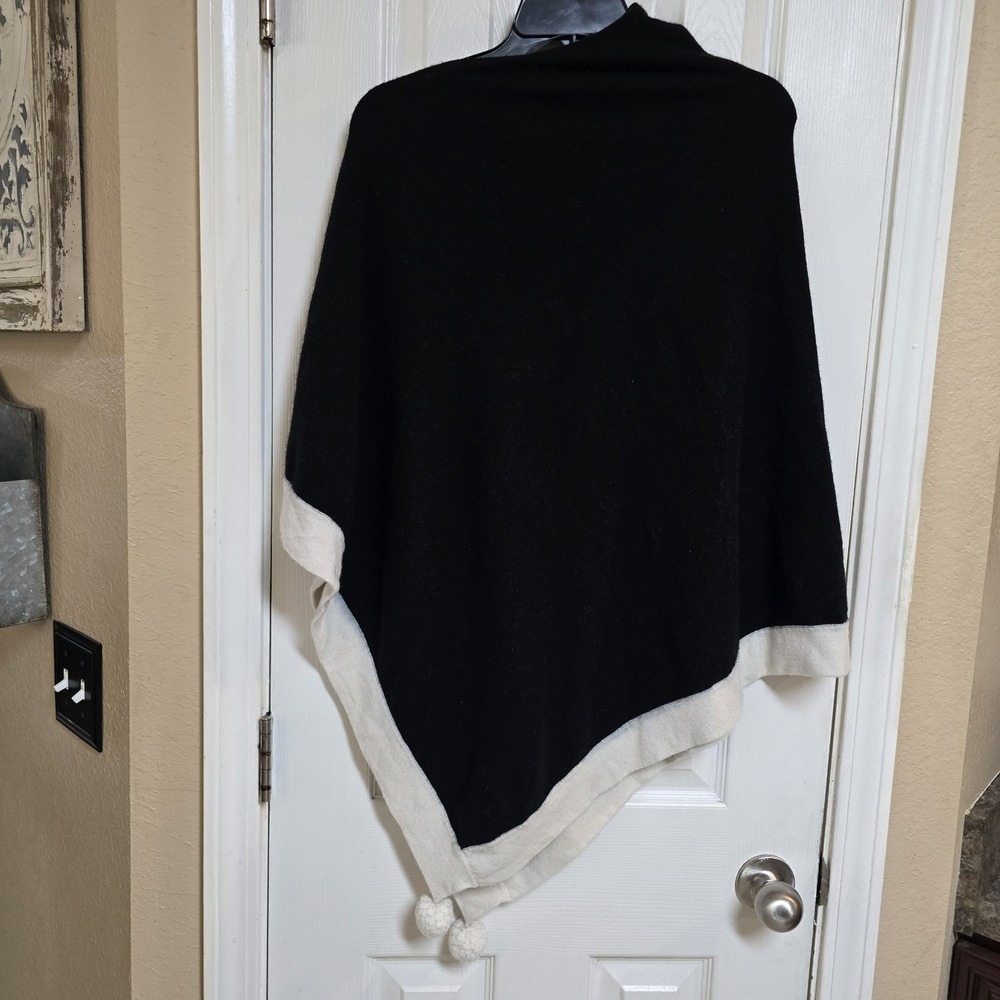 Sara Campbell Wool/ Cashmere Ponco Black/white